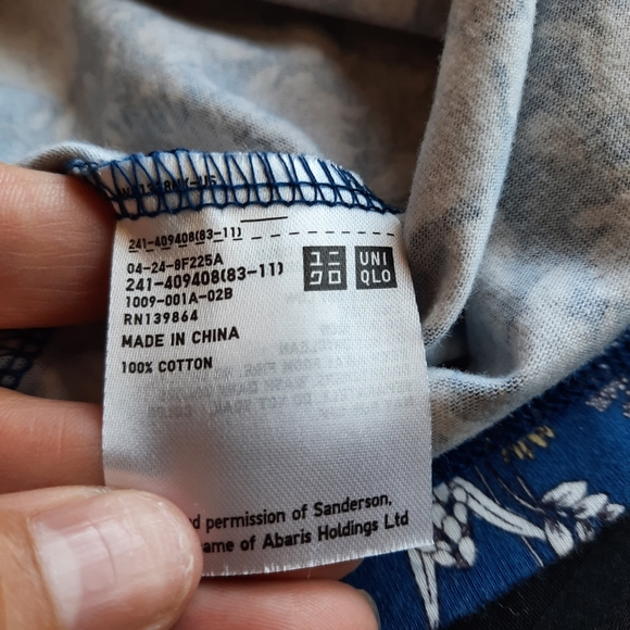 Uniqlo navy blue floral print t-shirt size xs - Picture 9 of 11